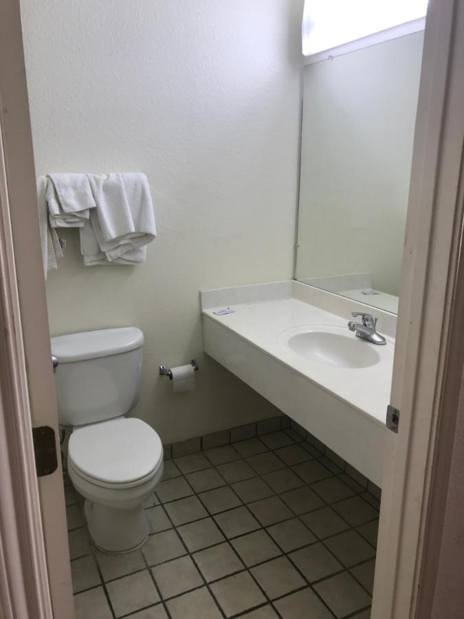Country Inn Motel San Antonio Bagian luar foto