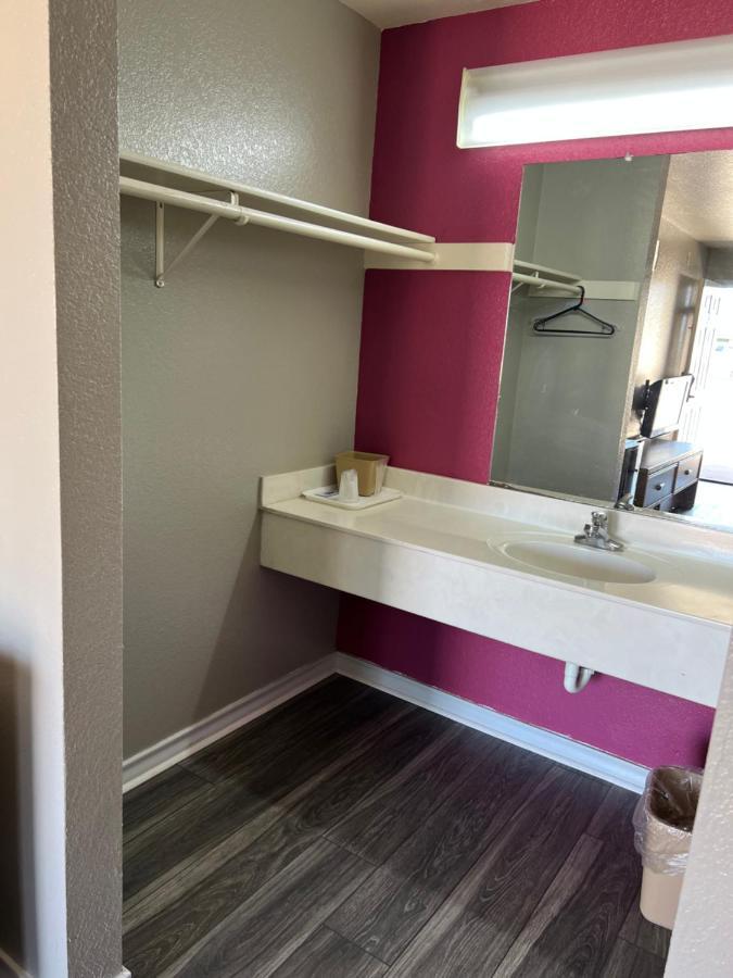 Country Inn Motel San Antonio Bagian luar foto