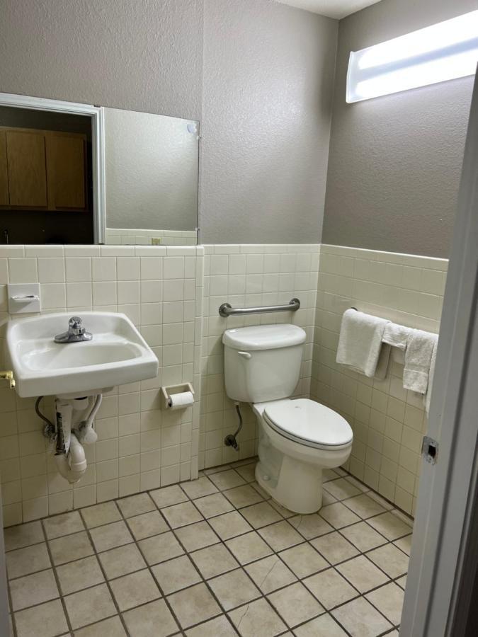 Country Inn Motel San Antonio Bagian luar foto