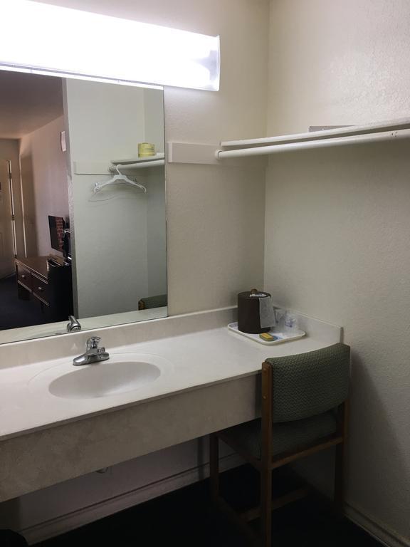 Country Inn Motel San Antonio Bagian luar foto
